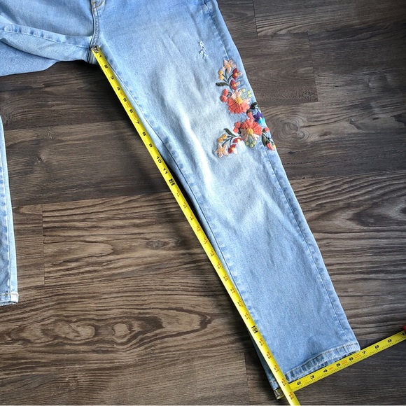 Anthropologie Pilcro and The Letterpress Embroidered Mid Rise Ankle Jeans - Picture 16 of 16